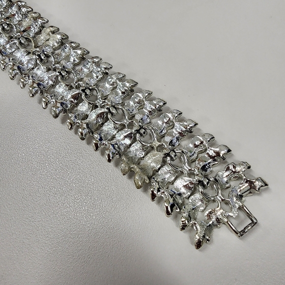 Vintage Mid-Century Silver-Tone Leaf Bracelet Textured Articulated Statement - Picture 7 of 11